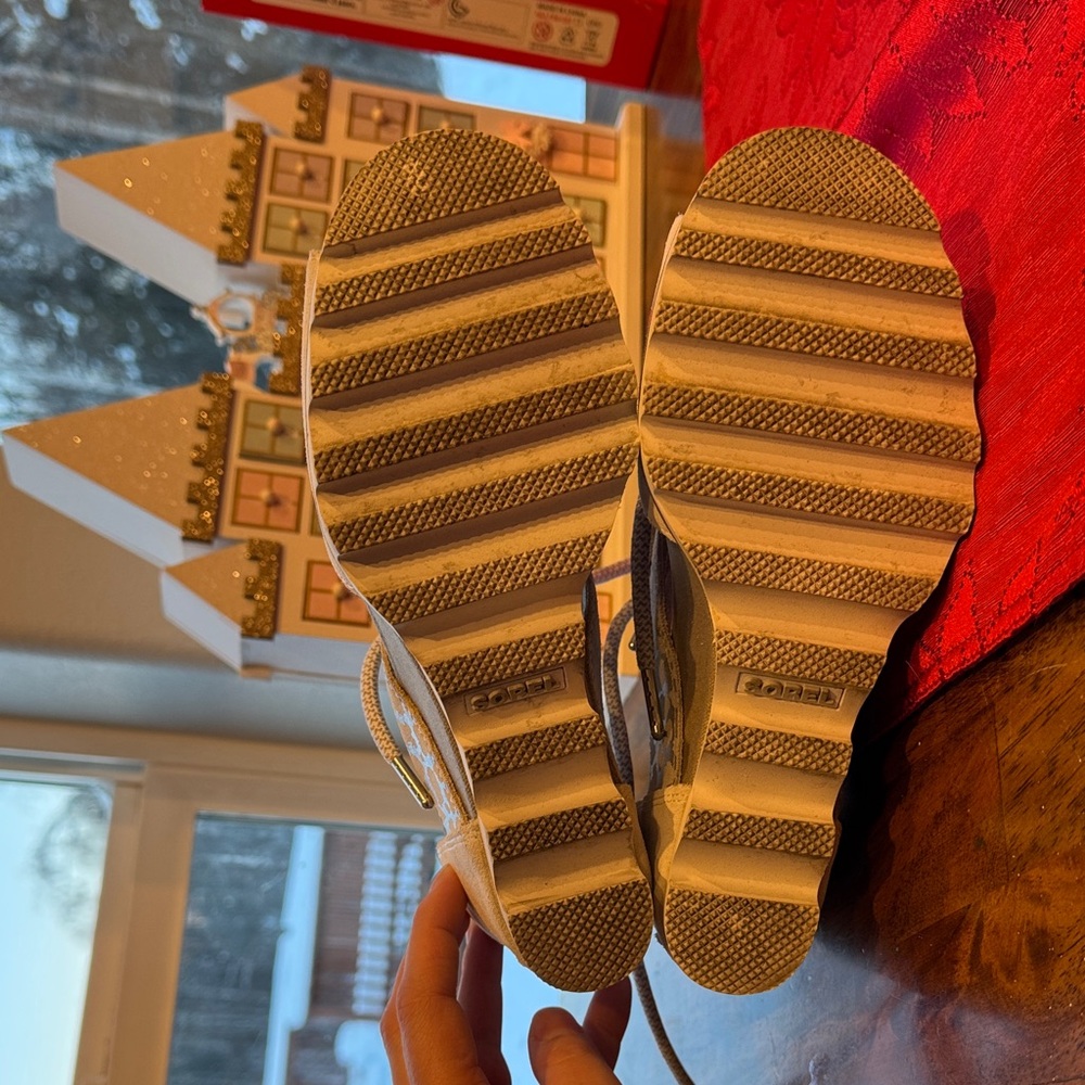 Sorel Women's Sandals in Light Gray - Picture 5 of 8